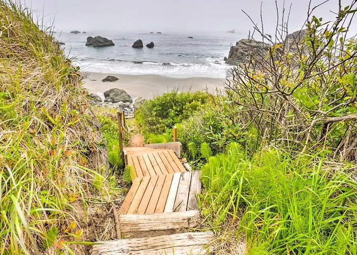 Serenity By The Sea - Chic Oceanfront Home W/ Deck