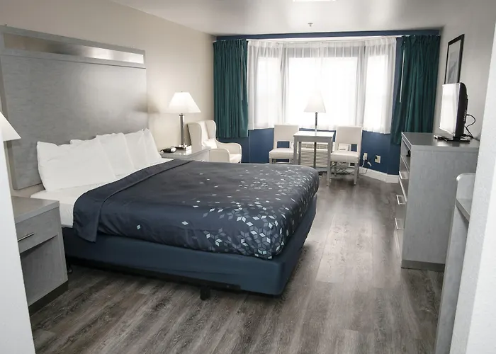 Anchor Beach Inn